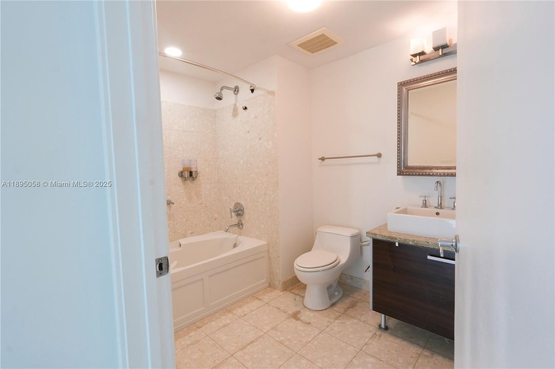 Recently Rented: $2,450 (1 beds, 1 baths, 783 Square Feet)