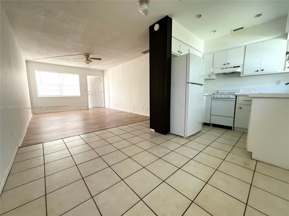 For Sale: $139,990 (1 beds, 1 baths, 620 Square Feet)
