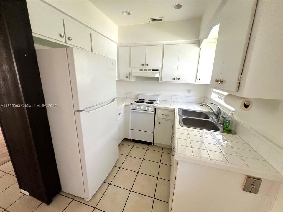 For Sale: $139,990 (1 beds, 1 baths, 620 Square Feet)