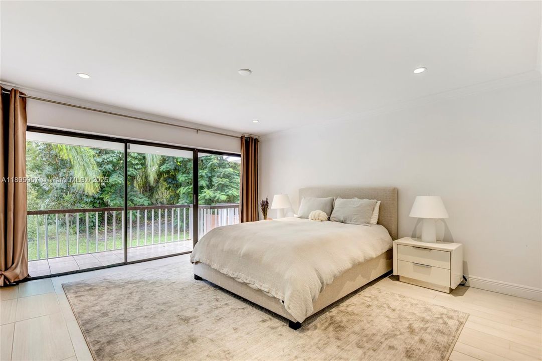 出租: $18,500 (4 贝兹, 4 浴室, 4255 平方英尺)