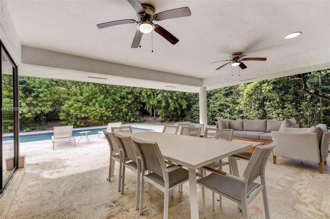 出租: $18,500 (4 贝兹, 4 浴室, 4255 平方英尺)