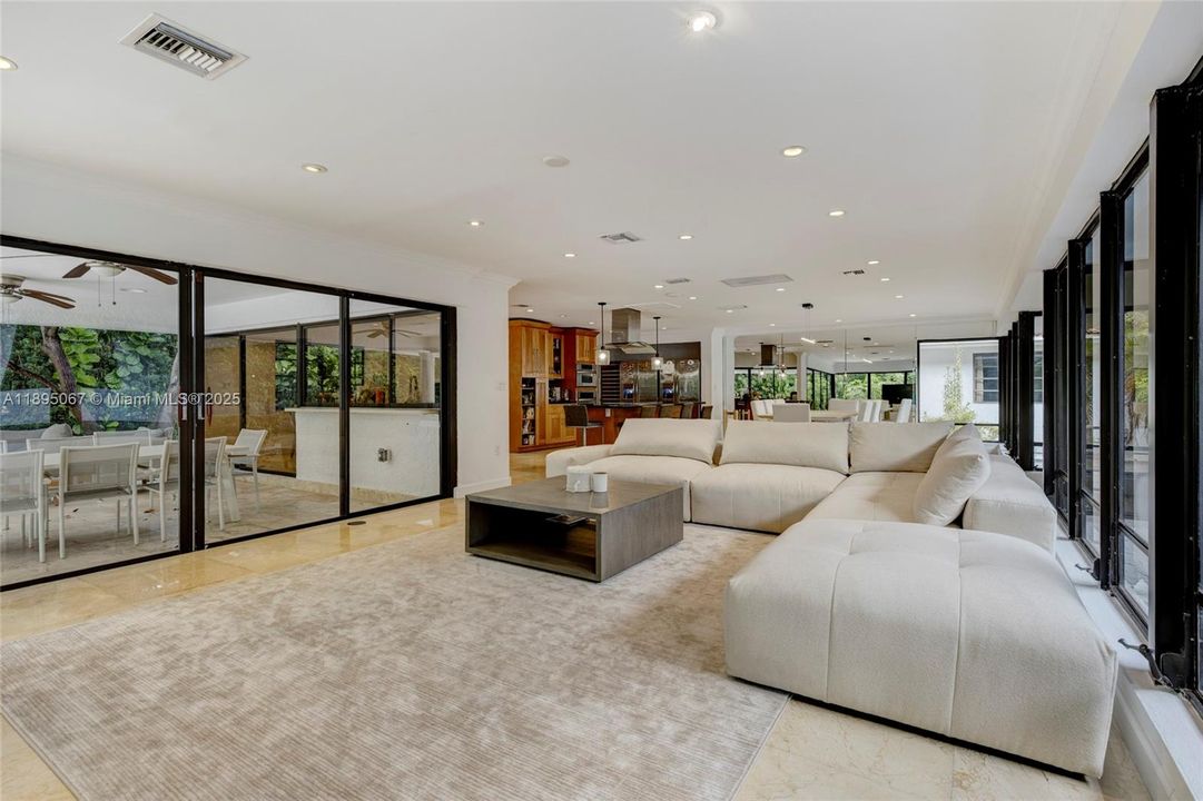 出租: $18,500 (4 贝兹, 4 浴室, 4255 平方英尺)