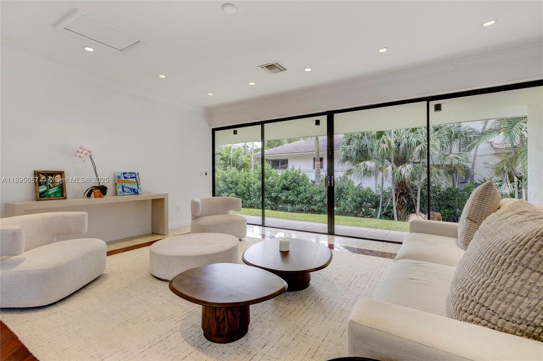 出租: $18,500 (4 贝兹, 4 浴室, 4255 平方英尺)