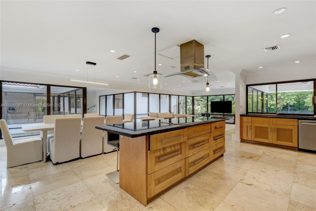 出租: $18,500 (4 贝兹, 4 浴室, 4255 平方英尺)