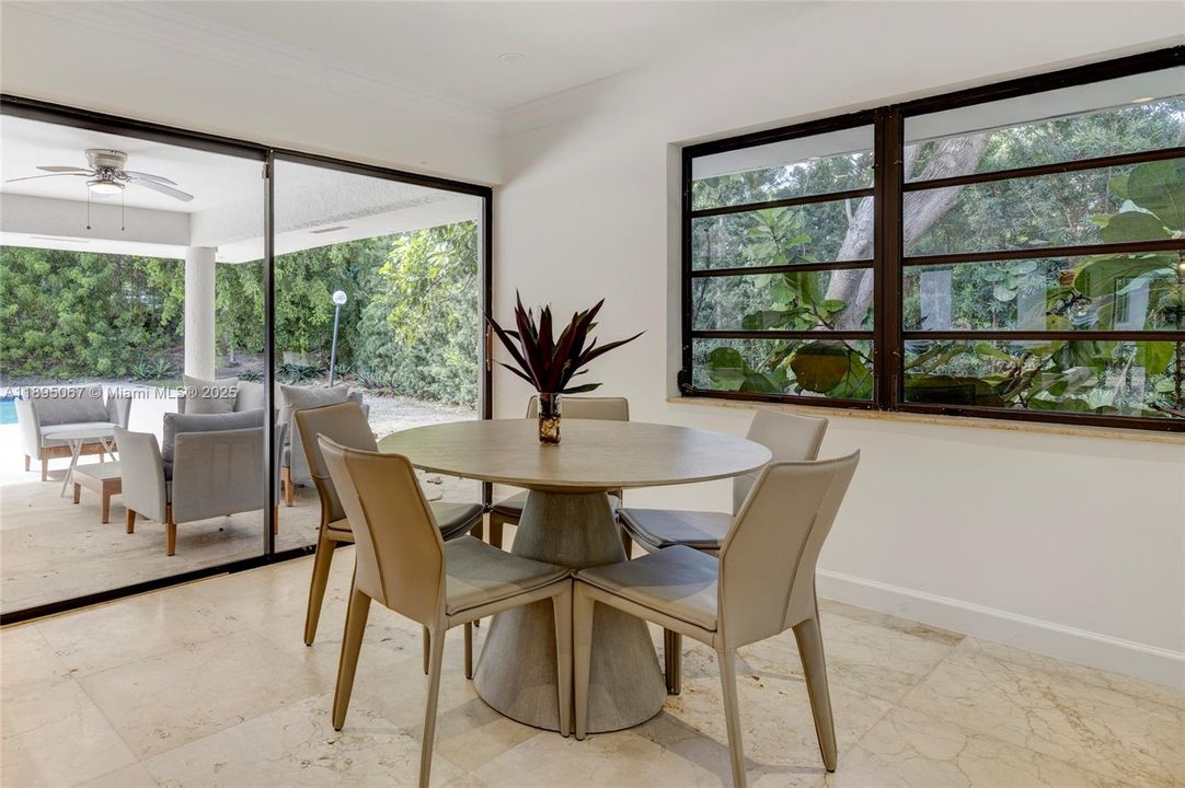 出租: $18,500 (4 贝兹, 4 浴室, 4255 平方英尺)