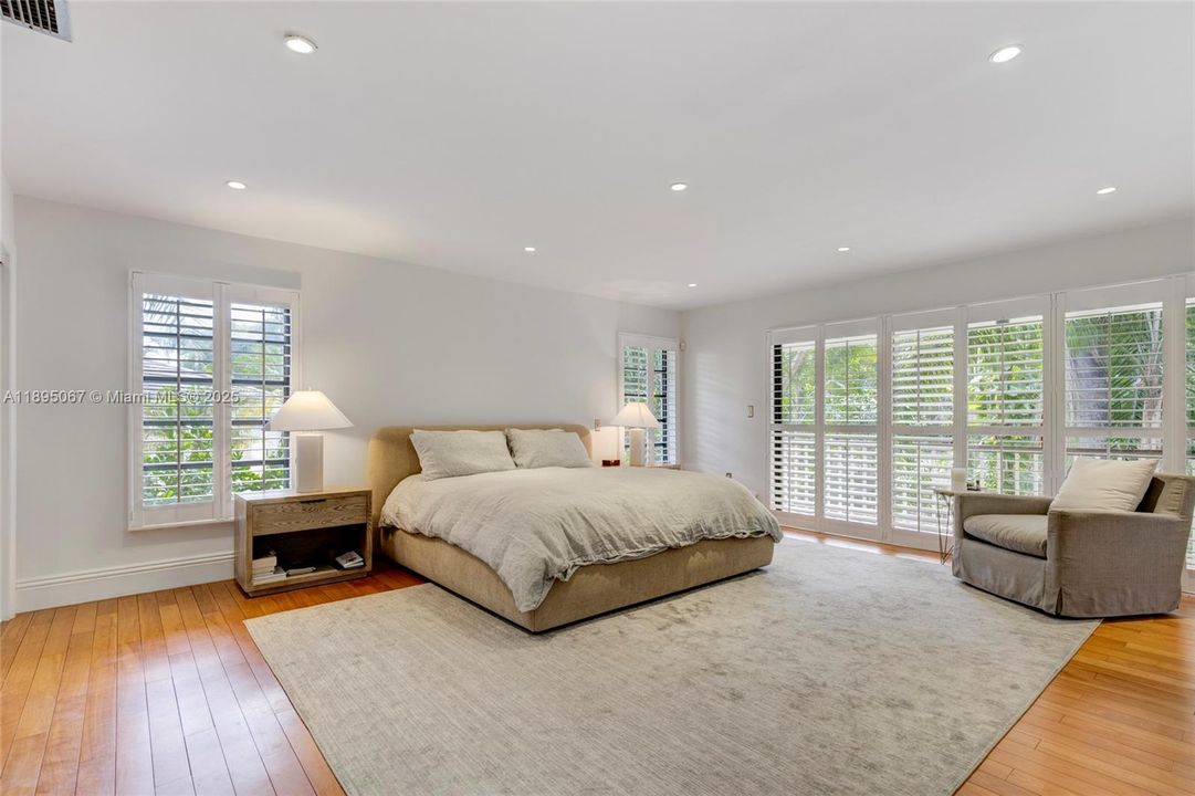 出租: $18,500 (4 贝兹, 4 浴室, 4255 平方英尺)