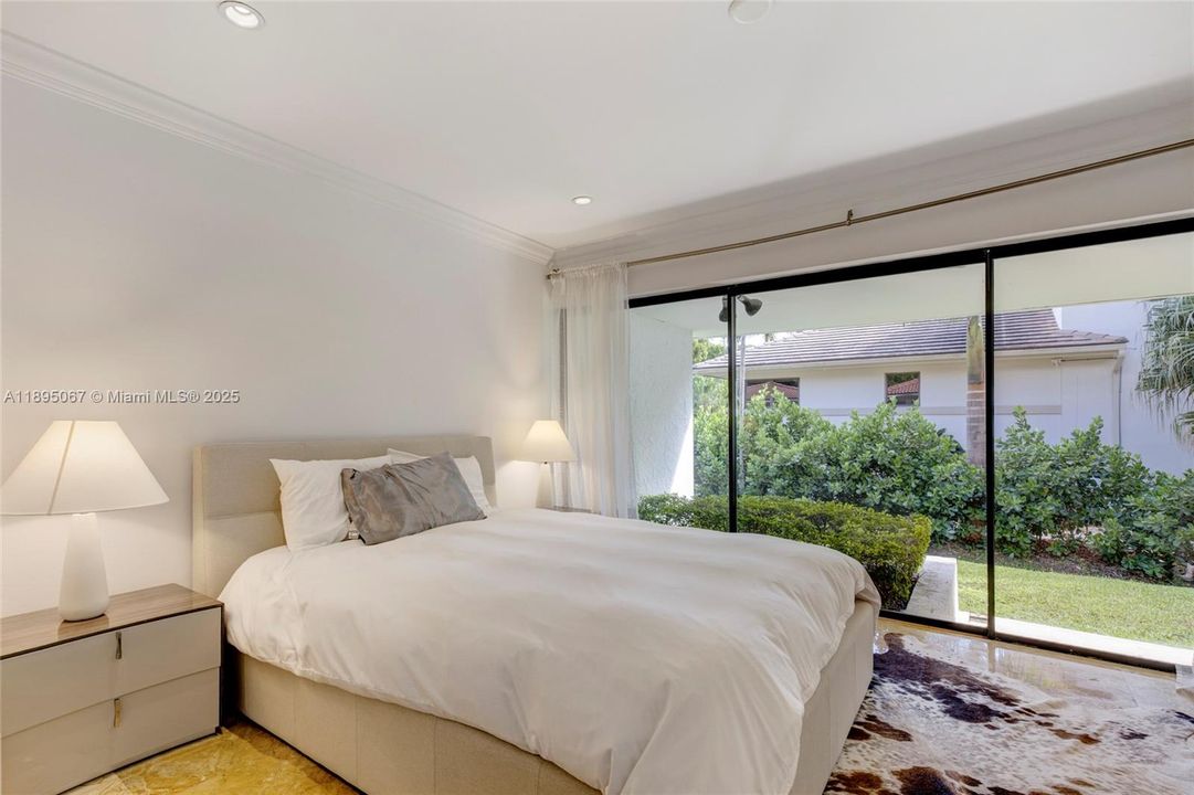 出租: $18,500 (4 贝兹, 4 浴室, 4255 平方英尺)