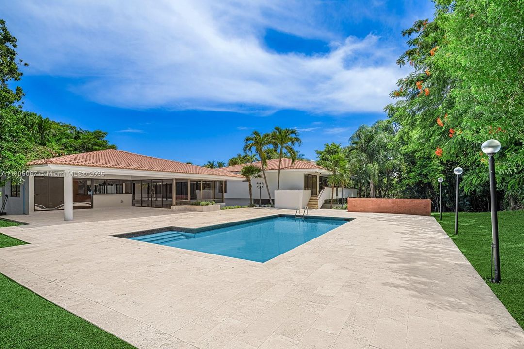 出租: $18,500 (4 贝兹, 4 浴室, 4255 平方英尺)