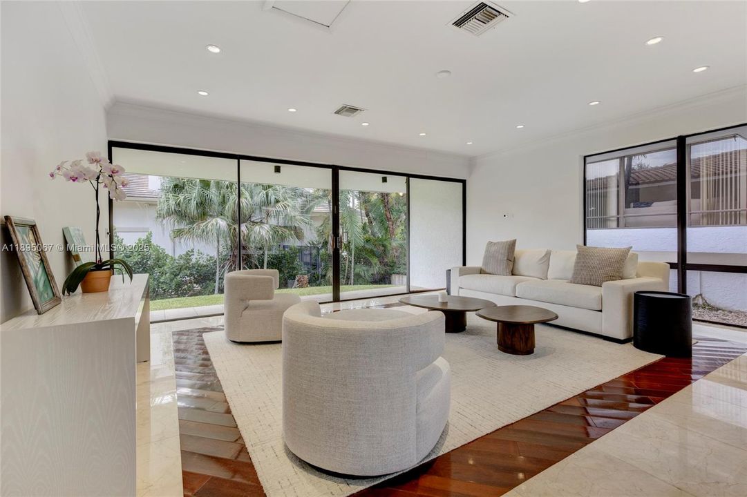 出租: $18,500 (4 贝兹, 4 浴室, 4255 平方英尺)