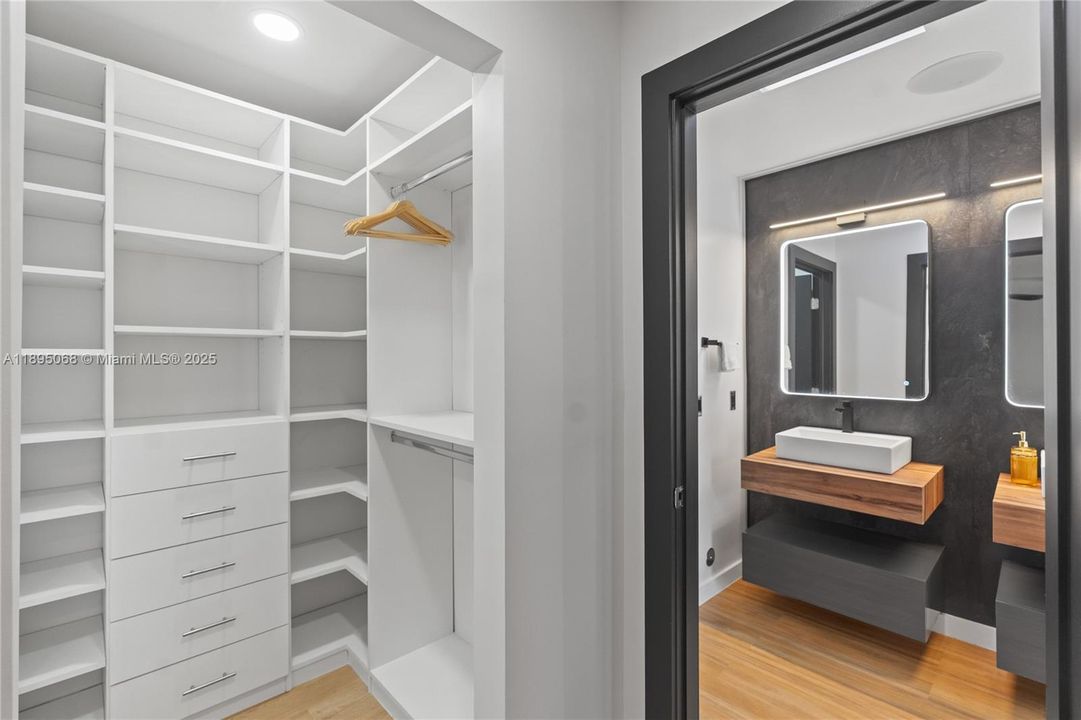 Active With Contract: $1,175,000 (4 beds, 3 baths, 2580 Square Feet)