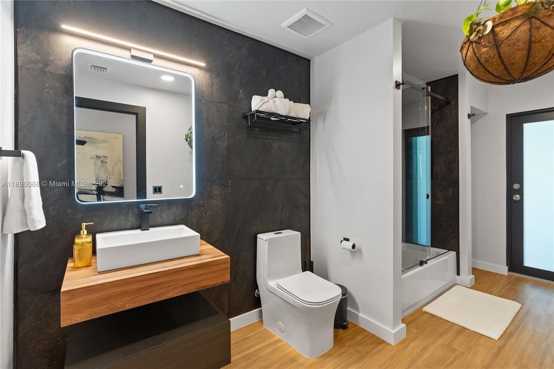 Active With Contract: $1,175,000 (4 beds, 3 baths, 2580 Square Feet)