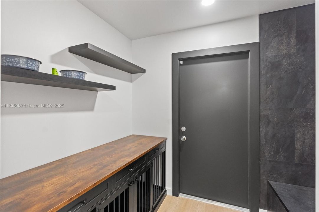 Active With Contract: $1,175,000 (4 beds, 3 baths, 2580 Square Feet)