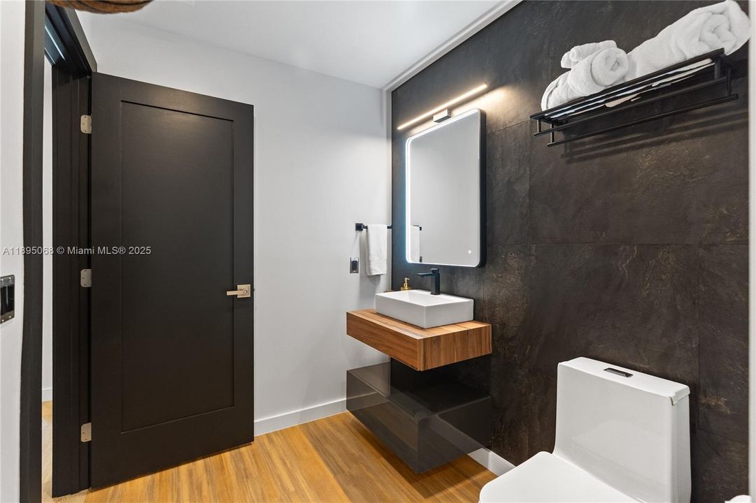 Active With Contract: $1,175,000 (4 beds, 3 baths, 2580 Square Feet)