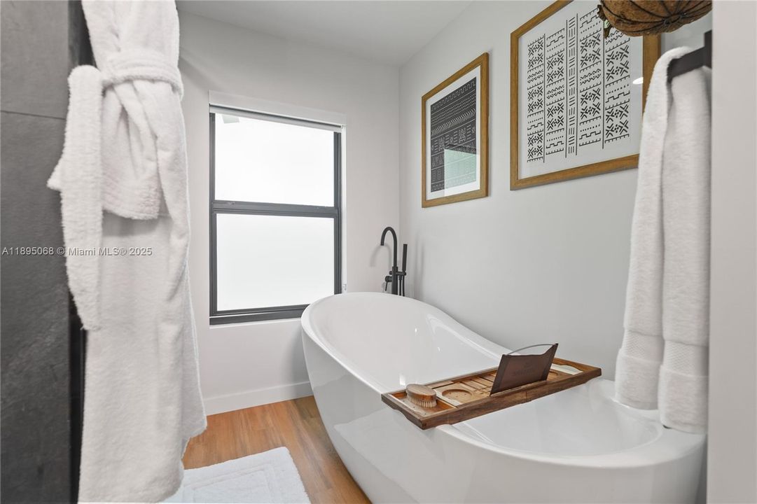 Active With Contract: $1,175,000 (4 beds, 3 baths, 2580 Square Feet)