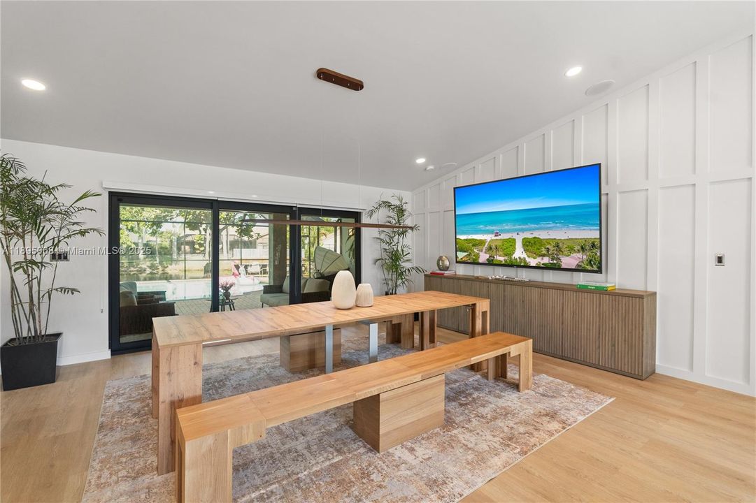 Active With Contract: $1,175,000 (4 beds, 3 baths, 2580 Square Feet)