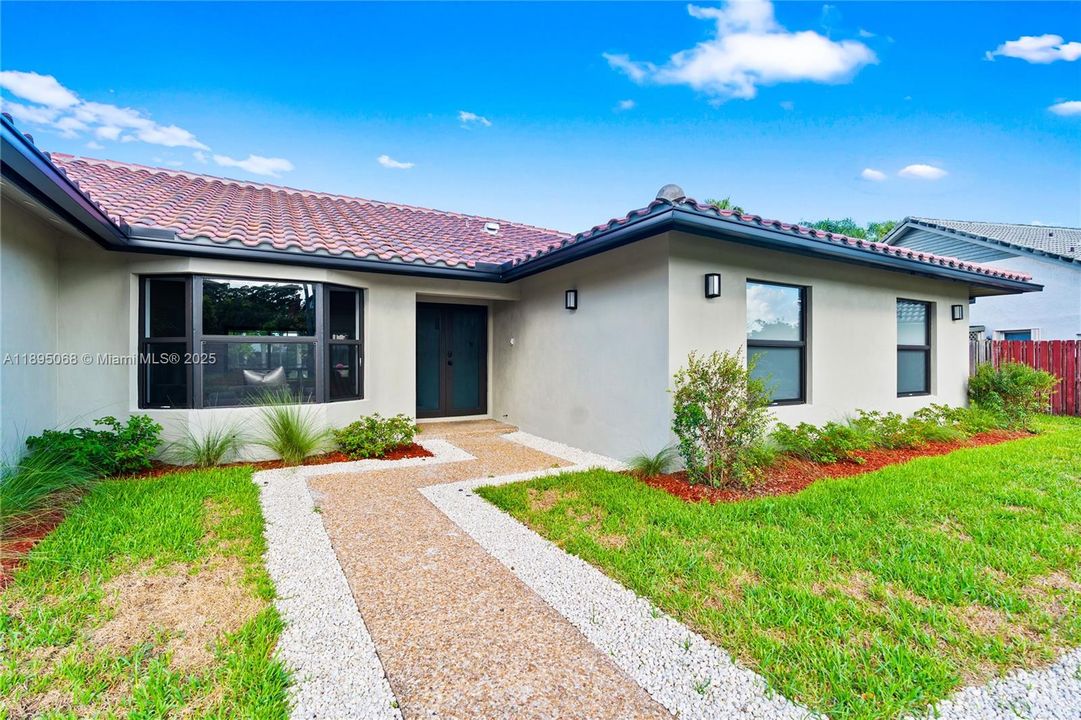 Active With Contract: $1,175,000 (4 beds, 3 baths, 2580 Square Feet)