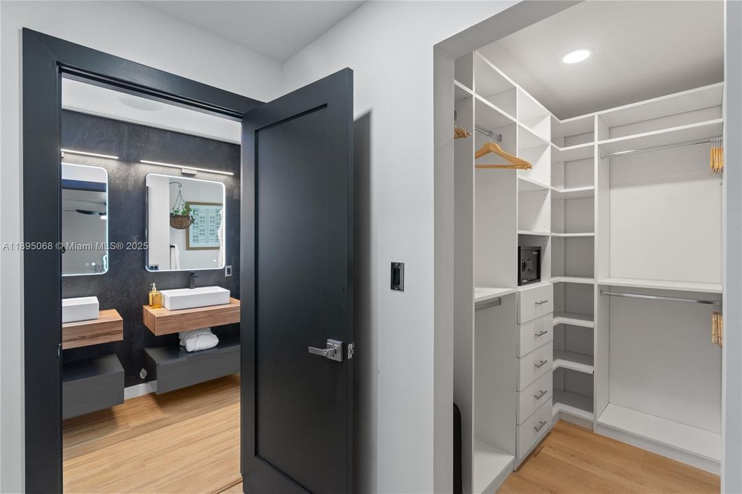 Active With Contract: $1,175,000 (4 beds, 3 baths, 2580 Square Feet)