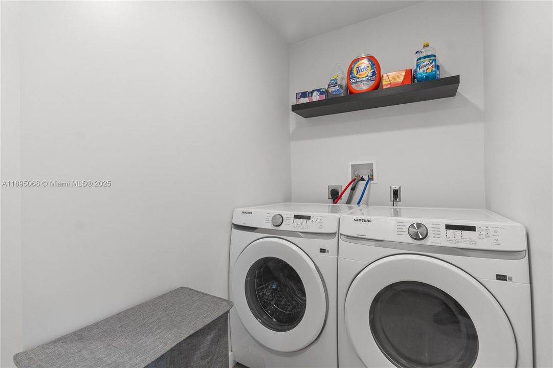 Active With Contract: $1,175,000 (4 beds, 3 baths, 2580 Square Feet)