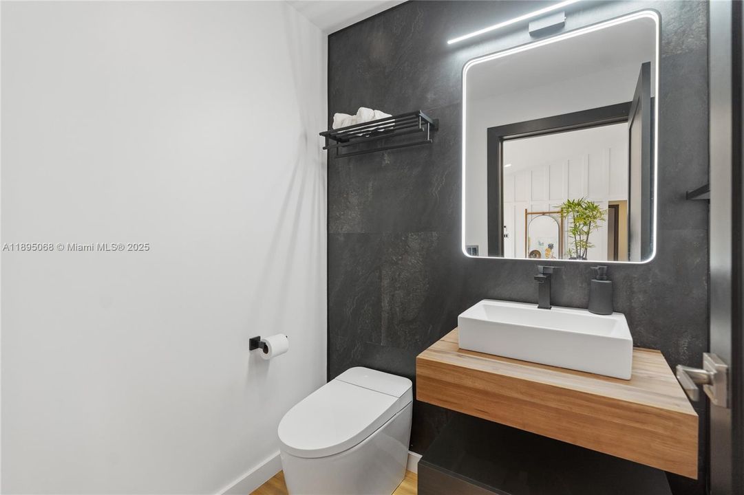 Active With Contract: $1,175,000 (4 beds, 3 baths, 2580 Square Feet)