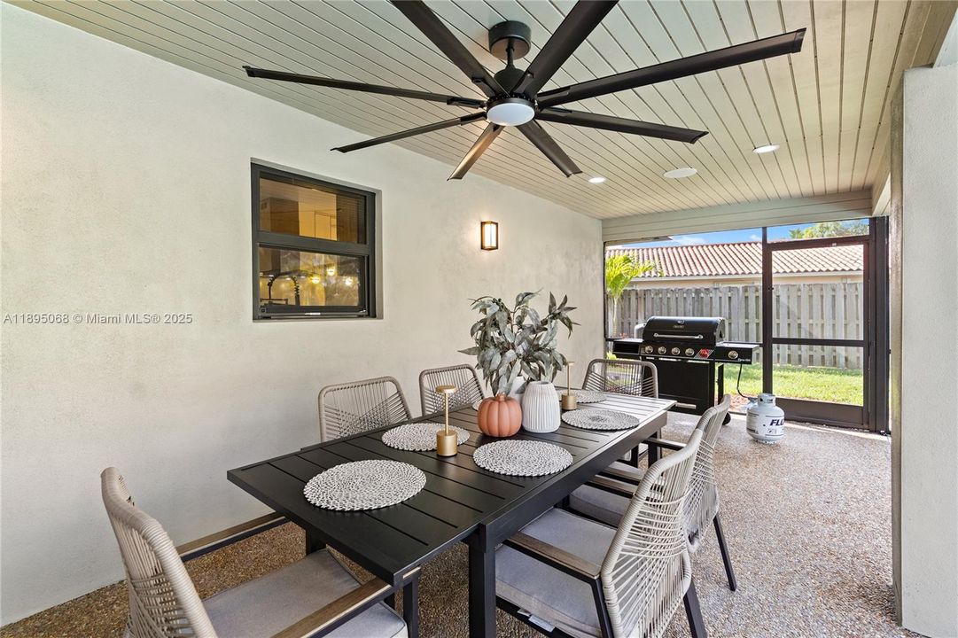 Active With Contract: $1,175,000 (4 beds, 3 baths, 2580 Square Feet)