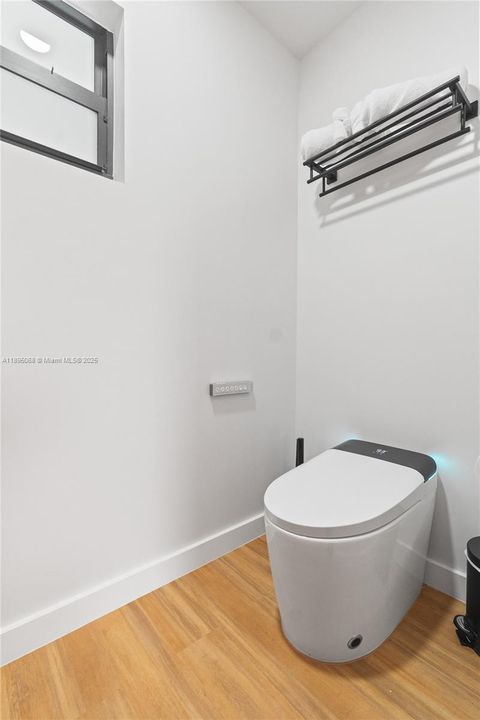 Active With Contract: $1,175,000 (4 beds, 3 baths, 2580 Square Feet)