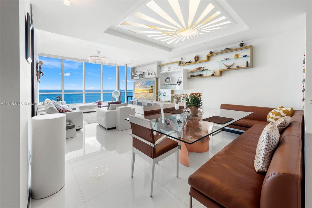 合同活跃: $25,000 (2 贝兹, 2 浴室, 1870 平方英尺)