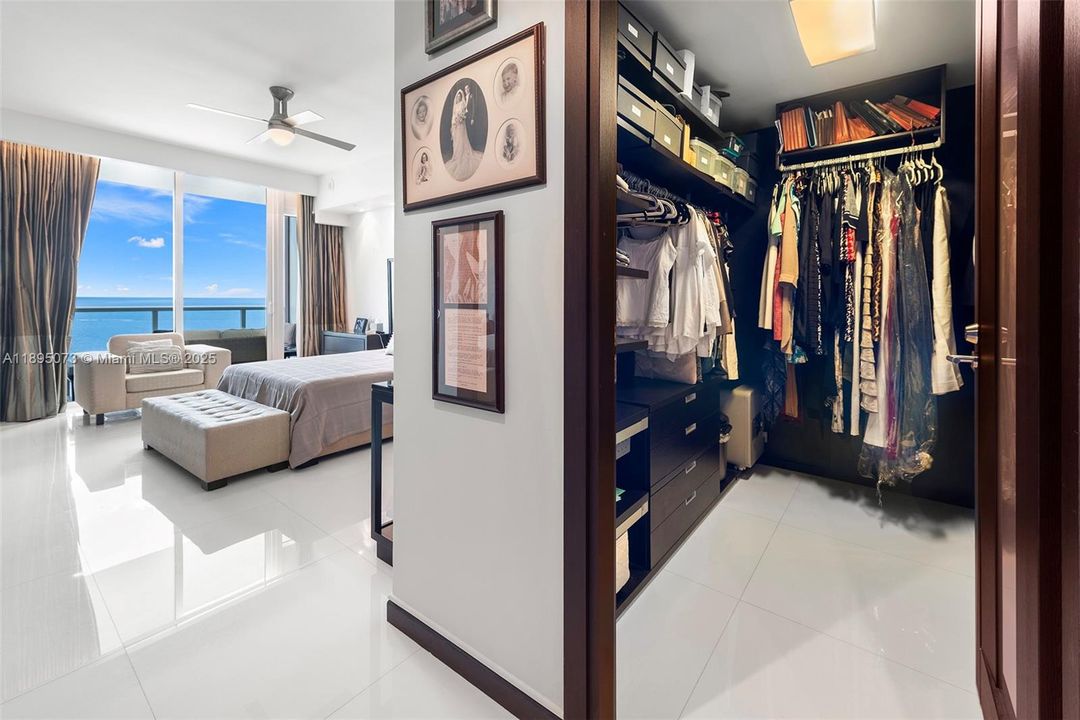 合同活跃: $25,000 (2 贝兹, 2 浴室, 1870 平方英尺)