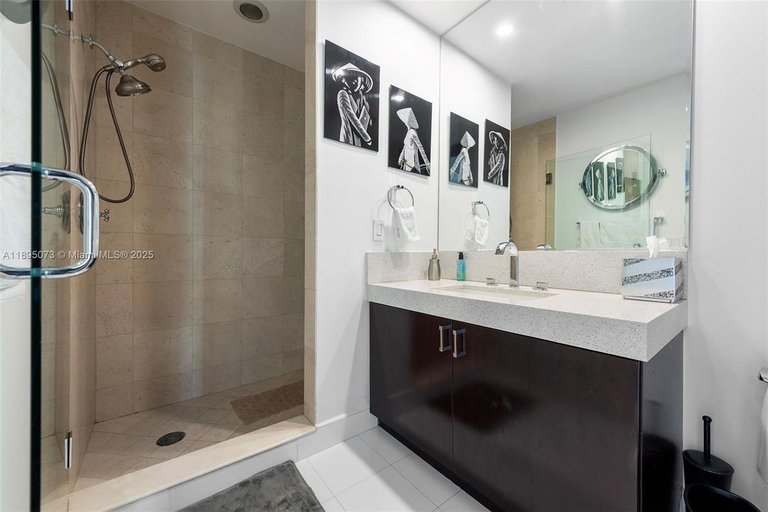 合同活跃: $25,000 (2 贝兹, 2 浴室, 1870 平方英尺)