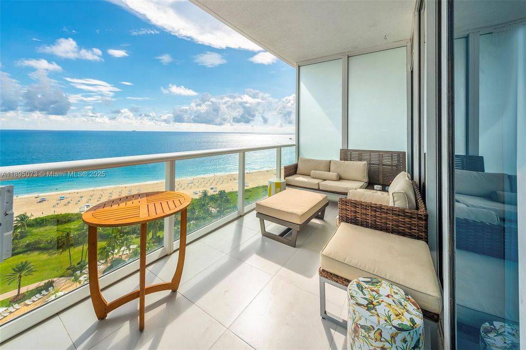 合同活跃: $25,000 (2 贝兹, 2 浴室, 1870 平方英尺)