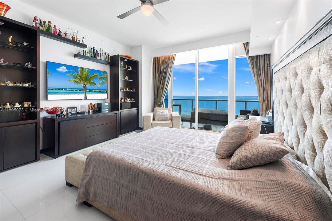 合同活跃: $25,000 (2 贝兹, 2 浴室, 1870 平方英尺)