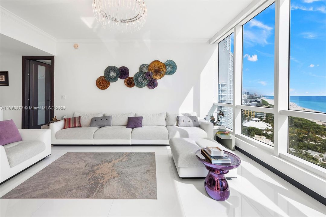 合同活跃: $25,000 (2 贝兹, 2 浴室, 1870 平方英尺)