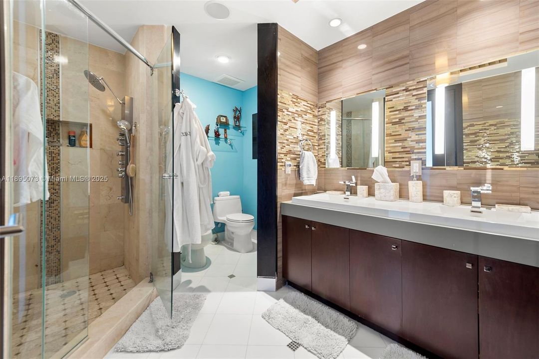 合同活跃: $25,000 (2 贝兹, 2 浴室, 1870 平方英尺)