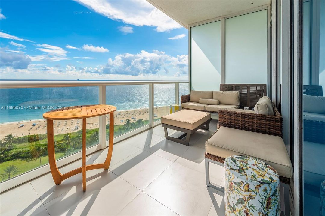 合同活跃: $25,000 (2 贝兹, 2 浴室, 1870 平方英尺)