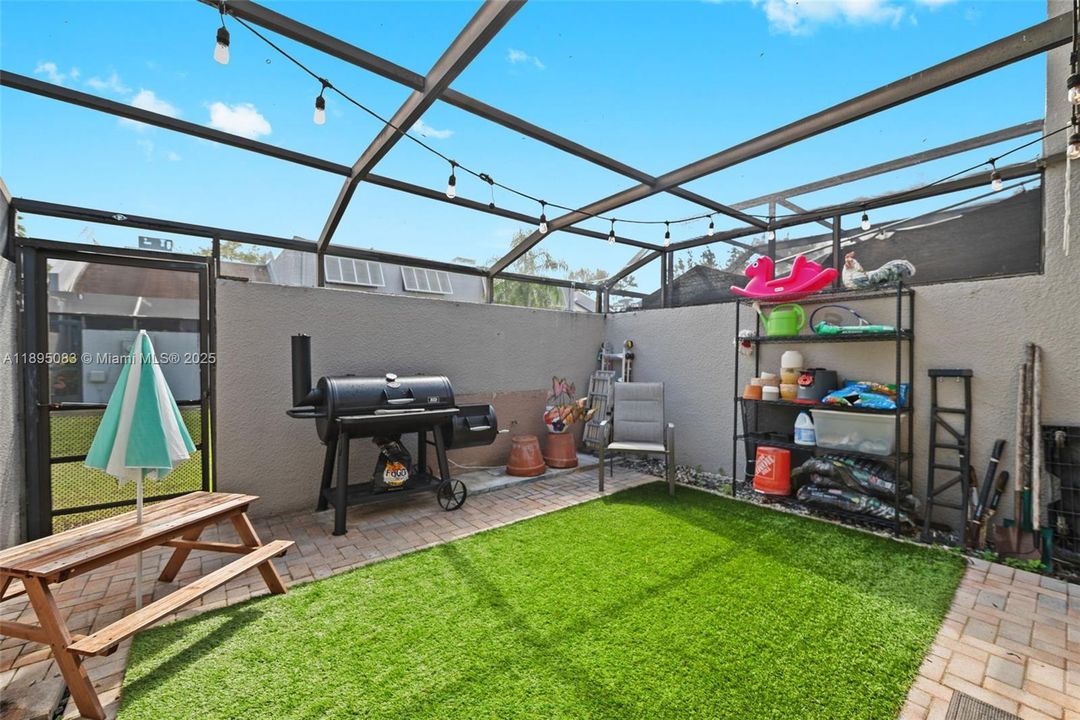 合同活跃: $419,000 (2 贝兹, 1 浴室, 1482 平方英尺)