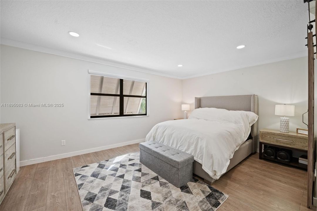 合同活跃: $419,000 (2 贝兹, 1 浴室, 1482 平方英尺)