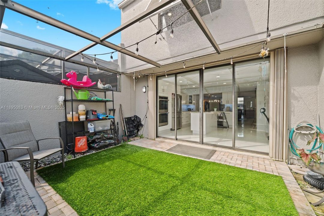 合同活跃: $419,000 (2 贝兹, 1 浴室, 1482 平方英尺)