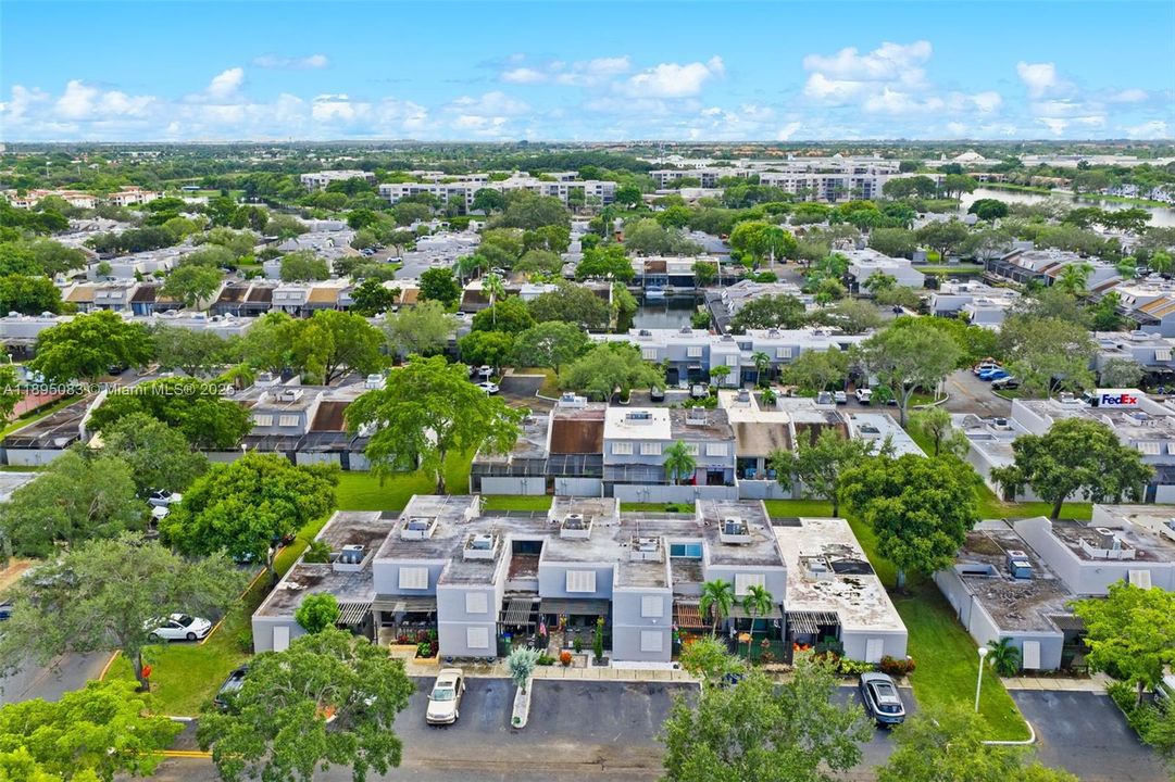 合同活跃: $419,000 (2 贝兹, 1 浴室, 1482 平方英尺)