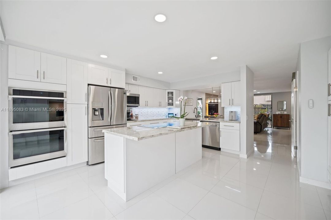 合同活跃: $419,000 (2 贝兹, 1 浴室, 1482 平方英尺)