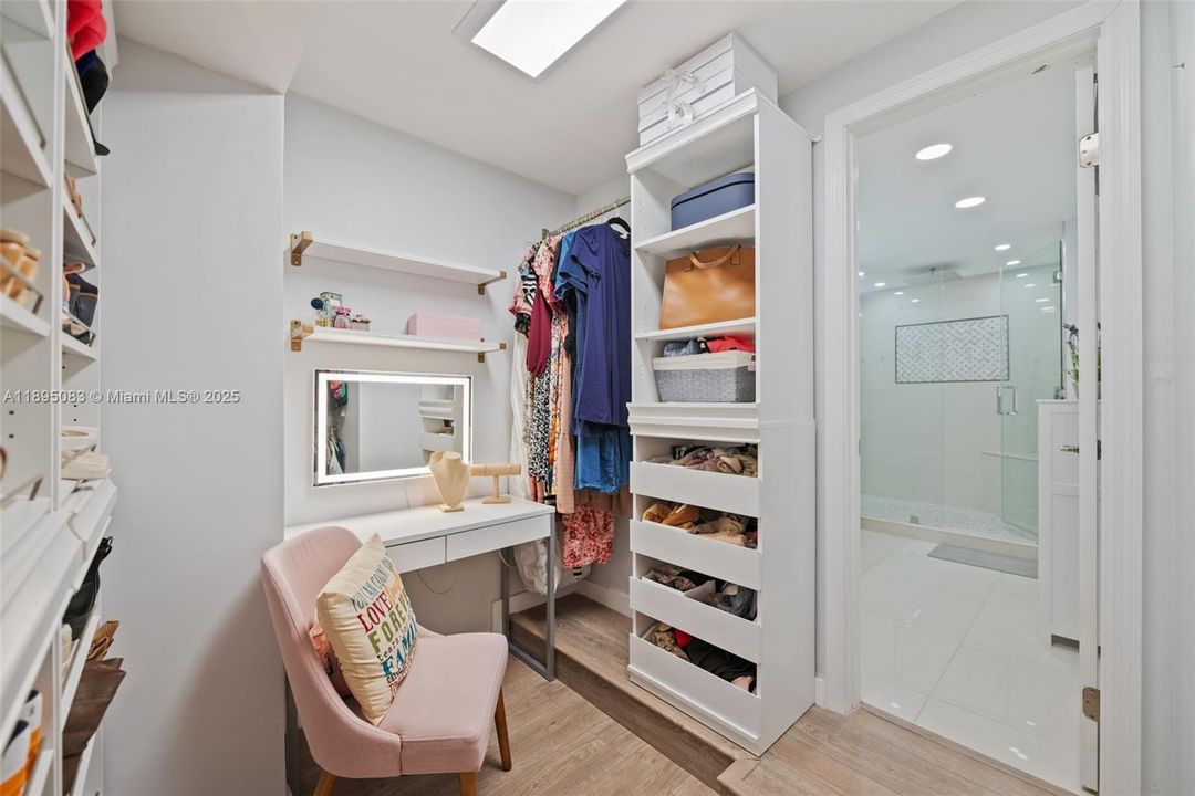 合同活跃: $419,000 (2 贝兹, 1 浴室, 1482 平方英尺)