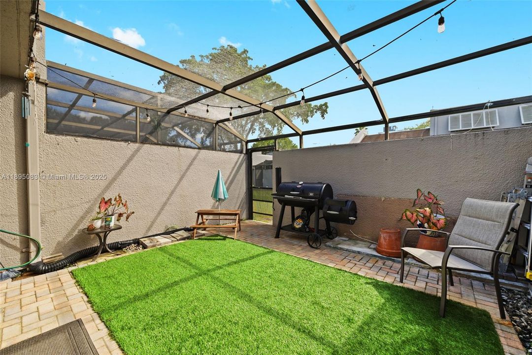 合同活跃: $419,000 (2 贝兹, 1 浴室, 1482 平方英尺)