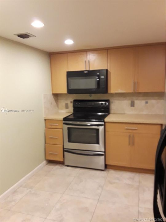 Recently Rented: $1,800 (1 beds, 1 baths, 924 Square Feet)