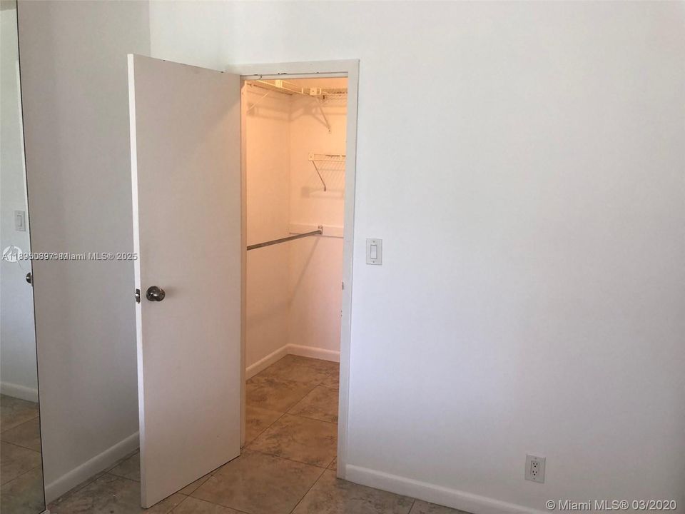 Recently Rented: $1,800 (1 beds, 1 baths, 924 Square Feet)
