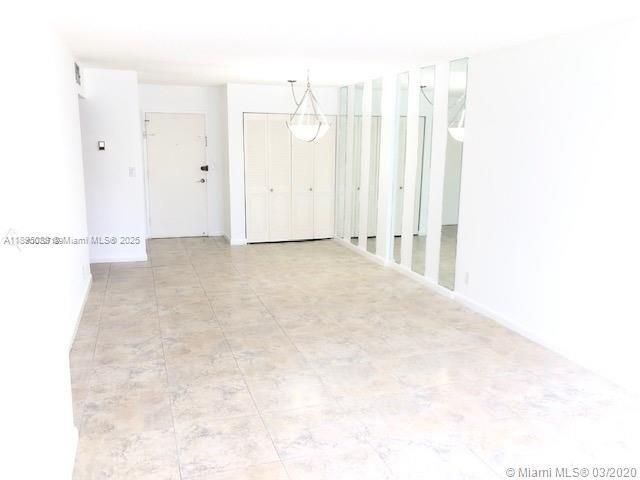 Recently Rented: $1,800 (1 beds, 1 baths, 924 Square Feet)