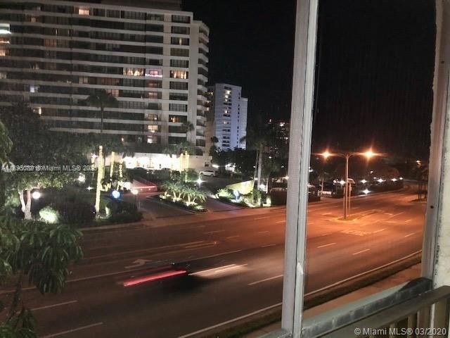 Recently Rented: $1,800 (1 beds, 1 baths, 924 Square Feet)