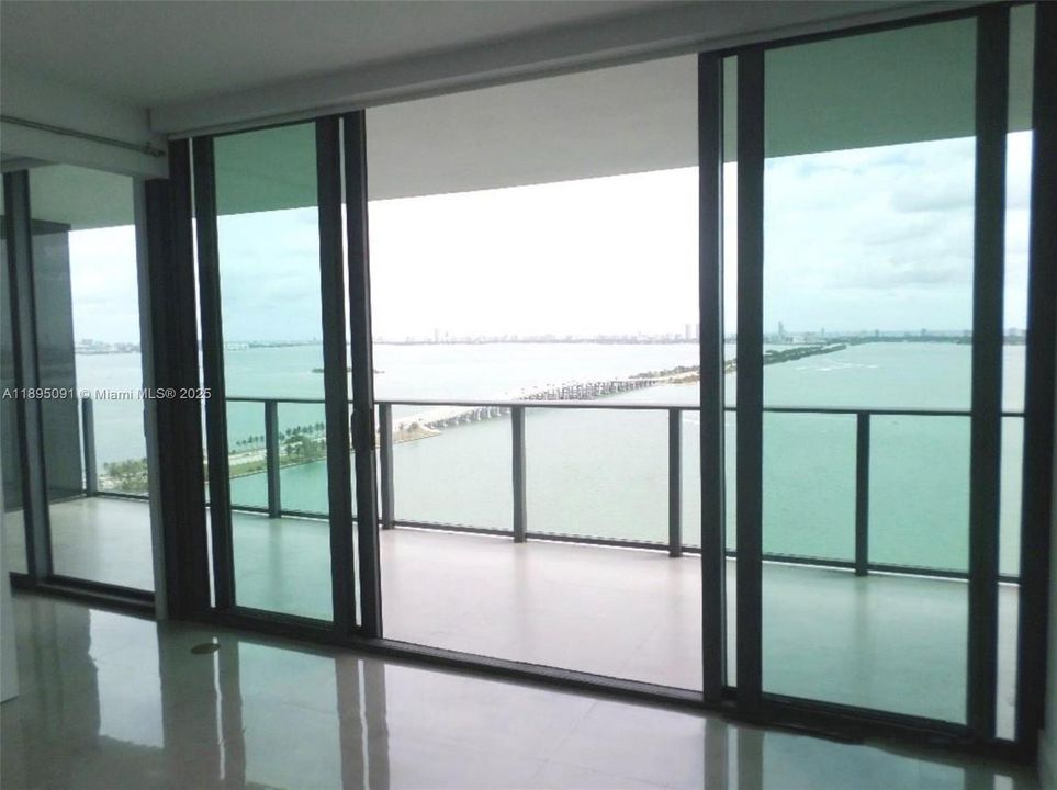 Recently Rented: $5,450 (1 beds, 1 baths, 959 Square Feet)