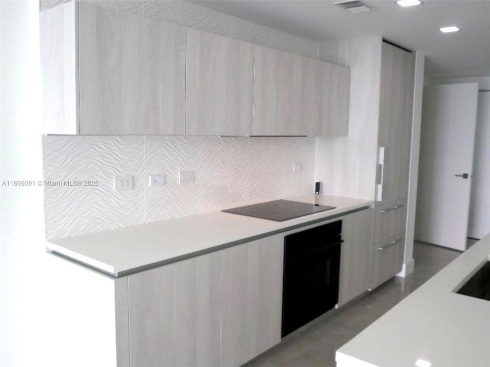 Recently Rented: $5,450 (1 beds, 1 baths, 959 Square Feet)