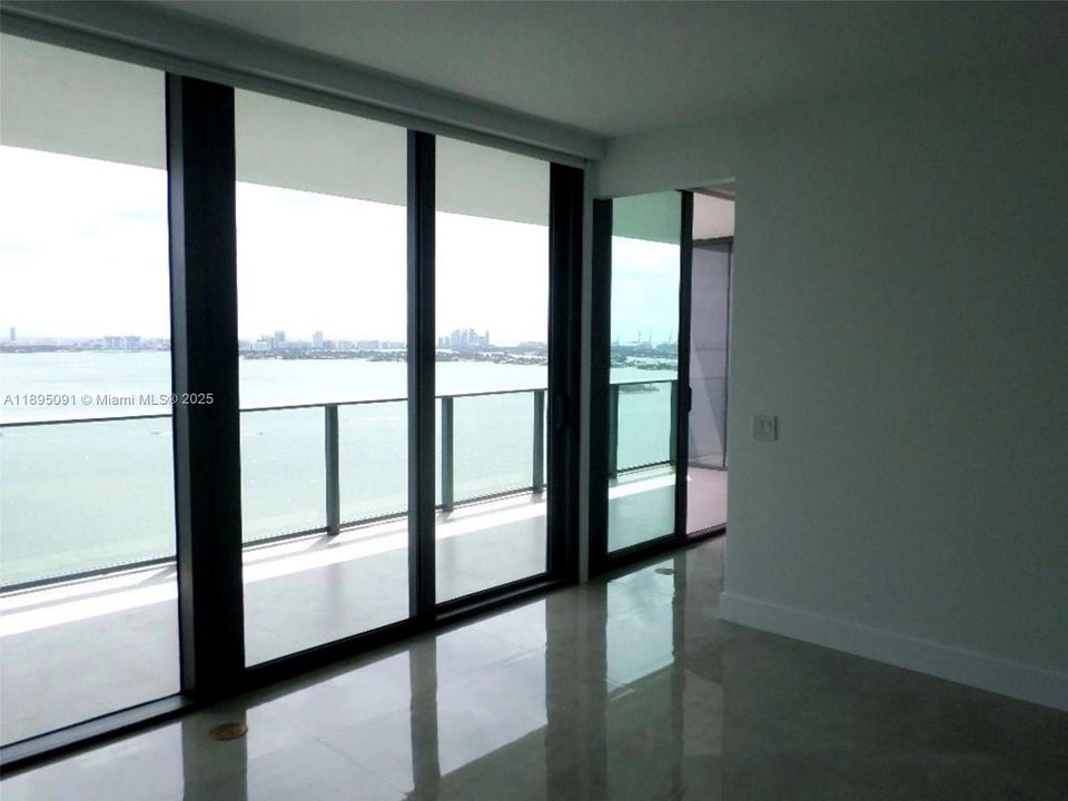 Recently Rented: $5,450 (1 beds, 1 baths, 959 Square Feet)