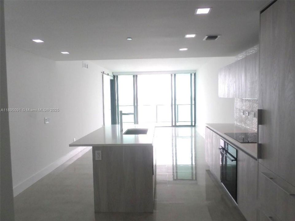 Recently Rented: $5,450 (1 beds, 1 baths, 959 Square Feet)