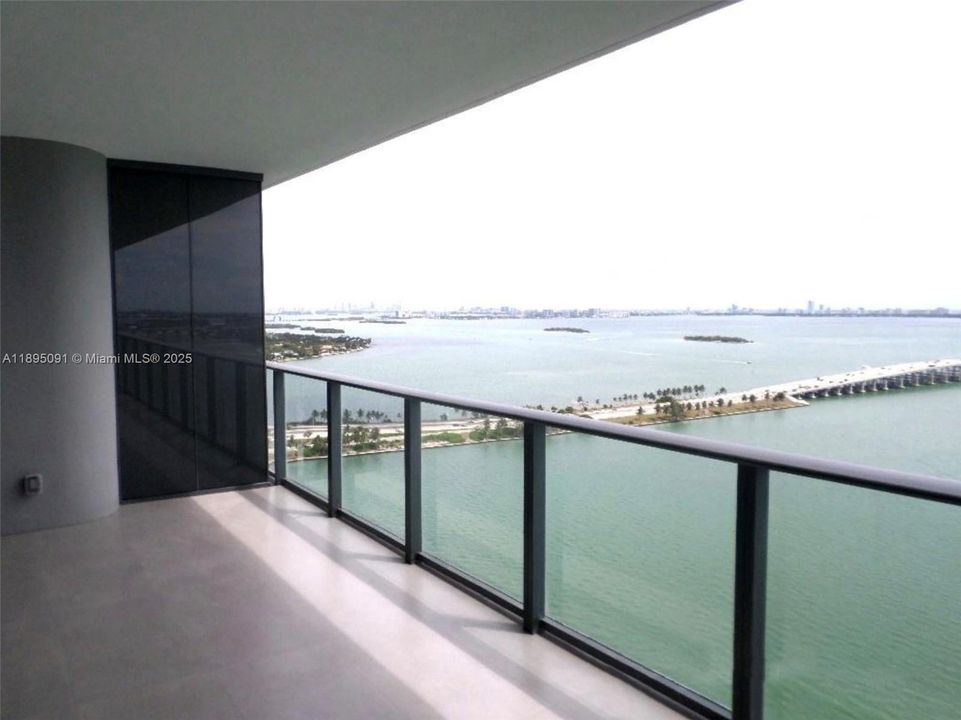 Recently Rented: $5,450 (1 beds, 1 baths, 959 Square Feet)