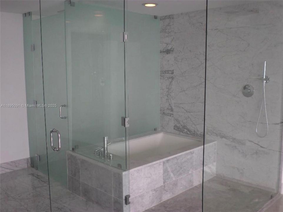 Recently Rented: $5,450 (1 beds, 1 baths, 959 Square Feet)